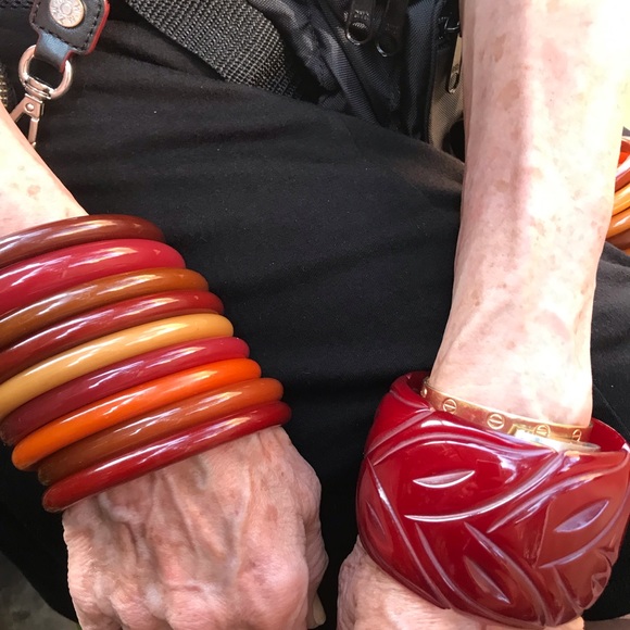 Red plastic resin leaf carved bangle. NWOT. - Picture 5 of 5